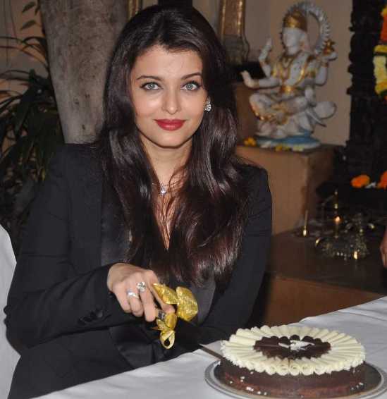 Aaishwariya Rai Latest 2014 Photos on 41st Birthday Party in Mumbai.jpg