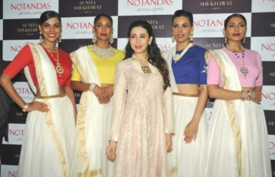 Karisma kapoor Posed with Model Natasha Suri, Candice Pinto and Deepti Gujral