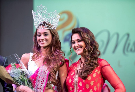 Preity Zinta in Pink Dress during Miss India Florida Pageant & Crowned the Winner