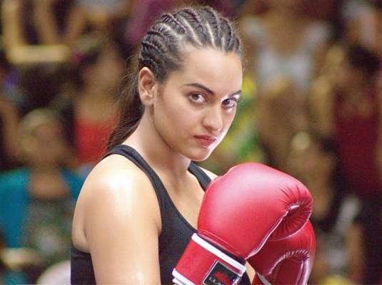 Sonakshi Sinha Boxing Scenes in Holiday Movie 