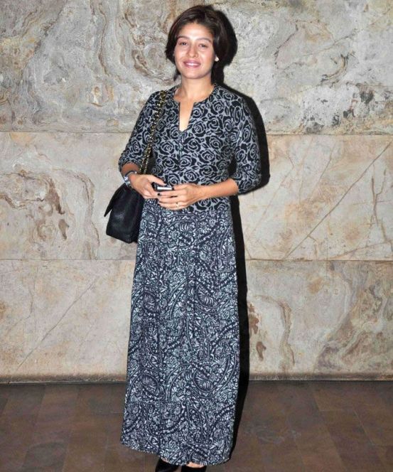 Sunidhi Chauhan Latest Pics 2014 in Black & Grey Loose Fitting Evening Gown at RANG RASIYA Screening