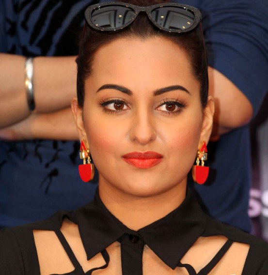  Sonakshi Sinha in Red Maxi Skirt Pics at Promote Holiday