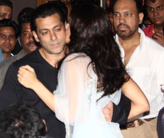 Jacqueline Fernandez Kisses Salman Khan at Kick Movie Trailer Launch 