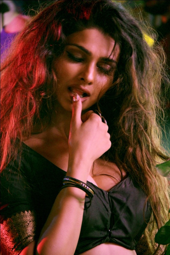 Prachi Desai Item Song for Ek Villain – Sexy New Awari Avatar Photos Latest Bold 2014 Images