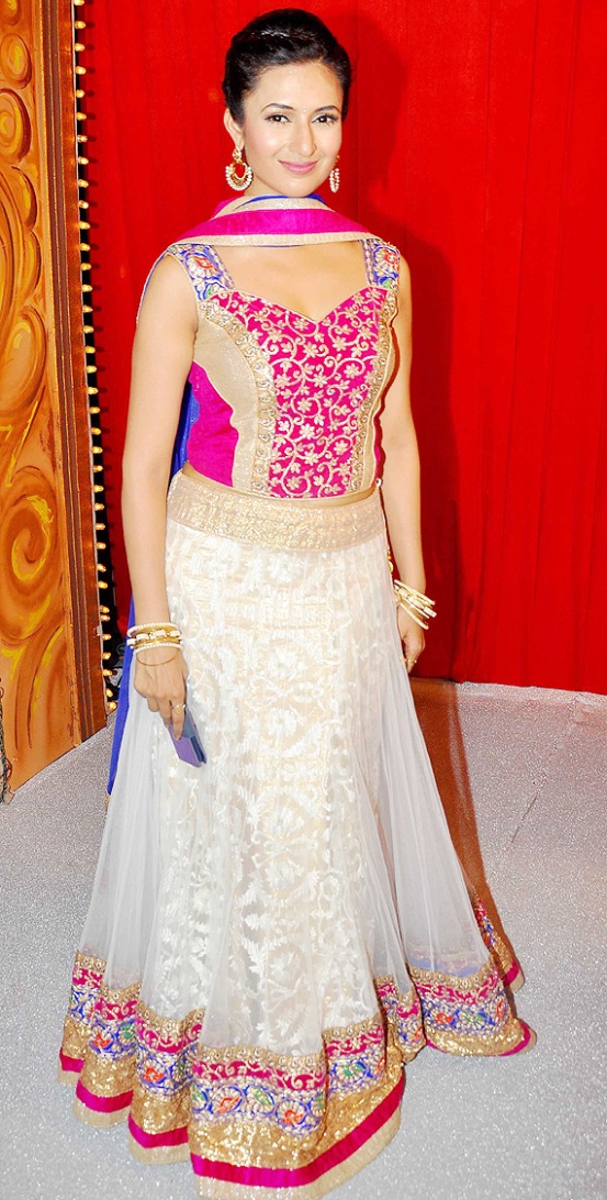Divyanka Tripathi in Pink Anarkali Dress 