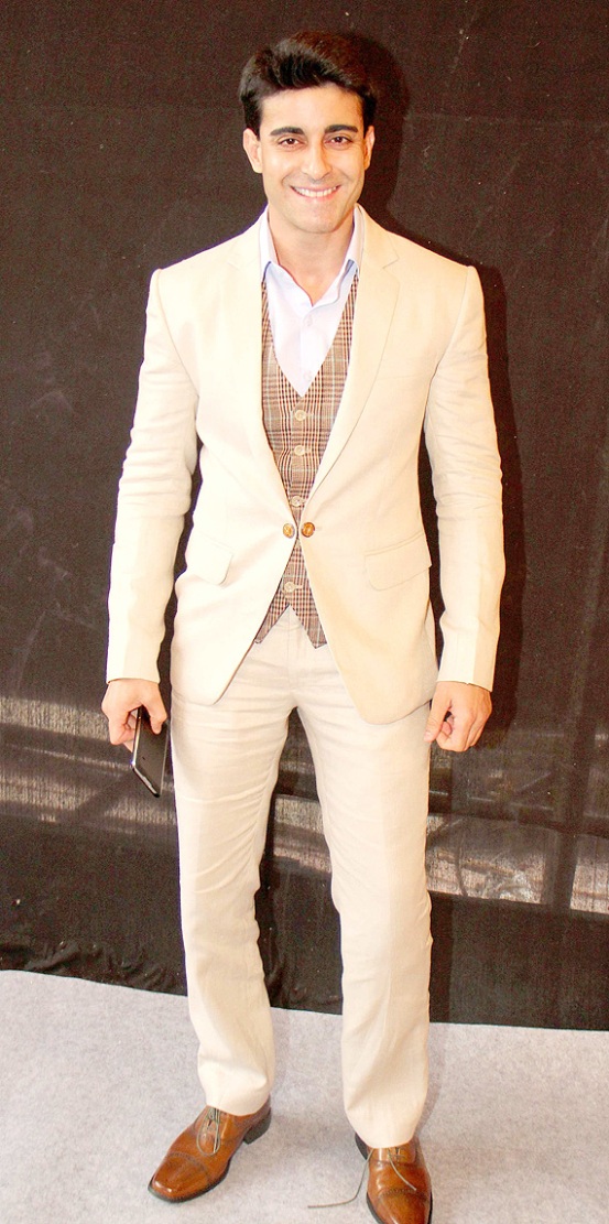 Gautam Rode in Cream Beige Formal Suit 