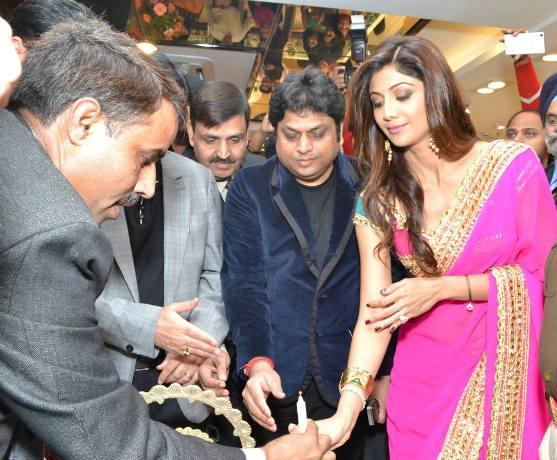 Shilpa Shetty in Bareilly to Launch PC Jewellers Store