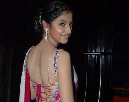 Divya Khosla in Backless Blouse Photos – Hot Pics in Designer Backless Saree