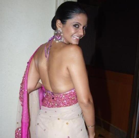 Mandira Bedi in Backless Blouse Photos – Hot Pics in Designer Backless Saree