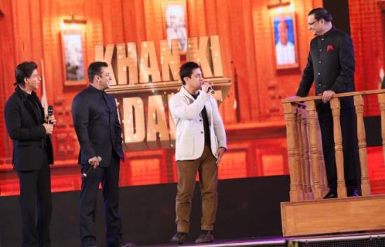 Salman Khan, Shahrukh Khan and Aamir Khan at Sets of App Ki Adalat