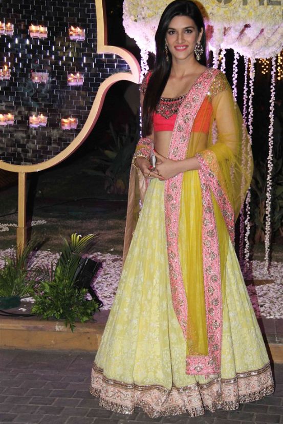 Kriti Sanon In Lehenga Choli Ridhi Malhotra And Tejas Talwalkar Wedding Reception Images