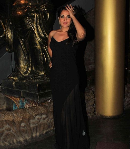 Richa Chadha in Black Backless Gown 