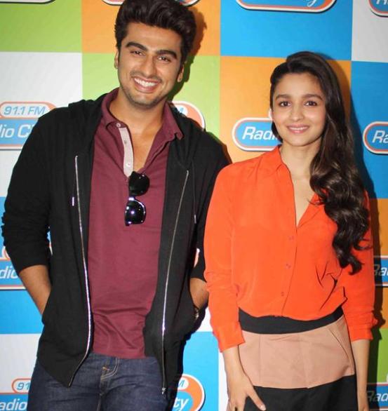 Alia Bhatt Hot in Mini Skirt Sexy Thigh Legs Shown Pics at Radio City For 2 States Movie Promotion