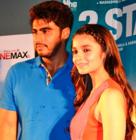 AliaBhatt and Arjun Kapoor in 2 States Movie Promotion at Nagpur – 2014 Photo
