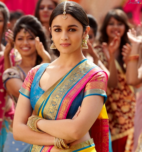 Alia Bhatt in Traditional South Indian Saree Photos – Cute Charming Pics from TWO STATES Movie