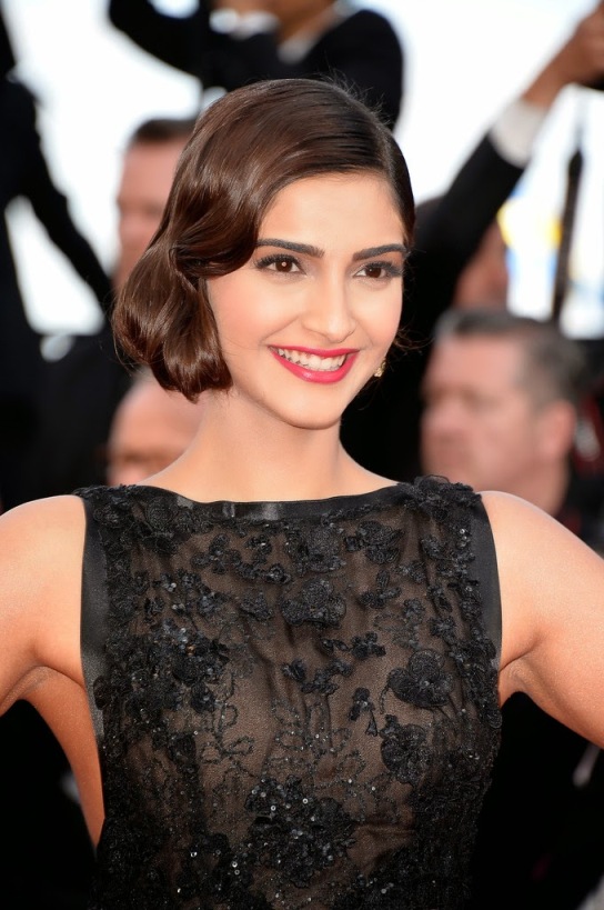 Sonam Kapoor Hot in Black Gown at Cannes Film Festival 2014 Photos