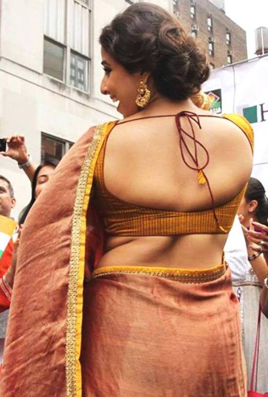 Vidya Balan in Backless Blouse Photos – Hot Pics in Designer Backless ...
 Vidya Balan In Saree Back