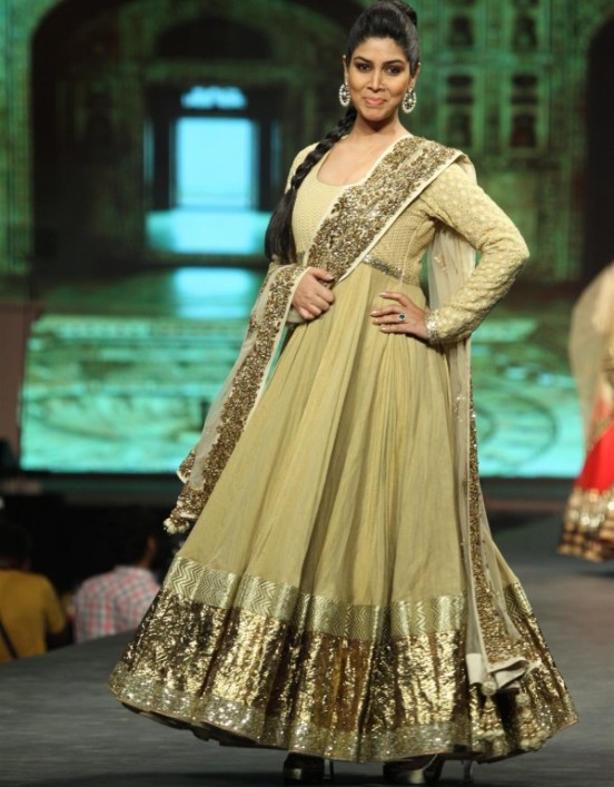 Sakshi Tanwar in Cream Anarkali Dress 