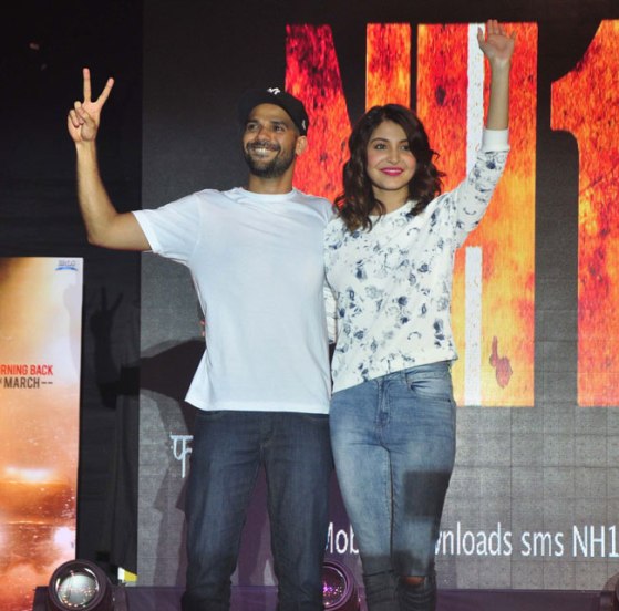 Anushka Sharma Promote NH10 Movie in NM College