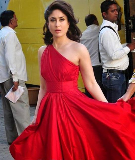 Kareena Kapoor Hot in Red Dress for Lakme Add Shout in Mehboob Studio Mumbai
