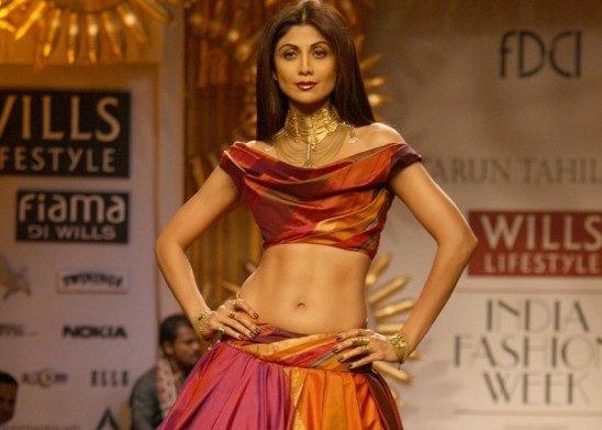 Shilpa Shetty Hot Navel at Wills Lifestyle India Fashion Week 2014 in New Delhi