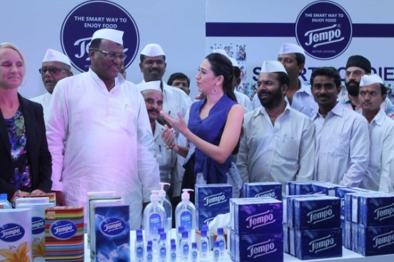 Karisma Kapoor in Blue Top at Smart Foodie Campaign
