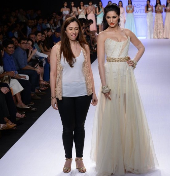 Nargis Fakhri Hot Deep Cleavage Pics in White Off shoulder Dress at Lakme Fashion Week 2014 