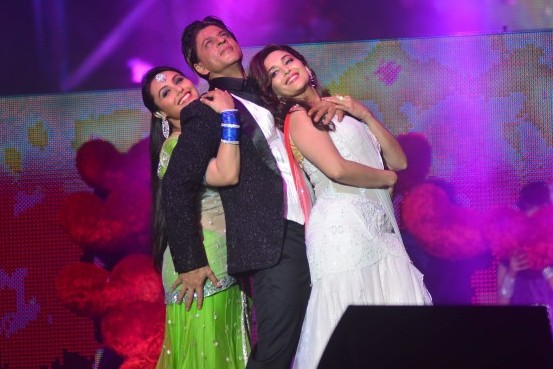Madhuri Dixit and Shah Rukh Khan Stage Dance Performance in Malaysia