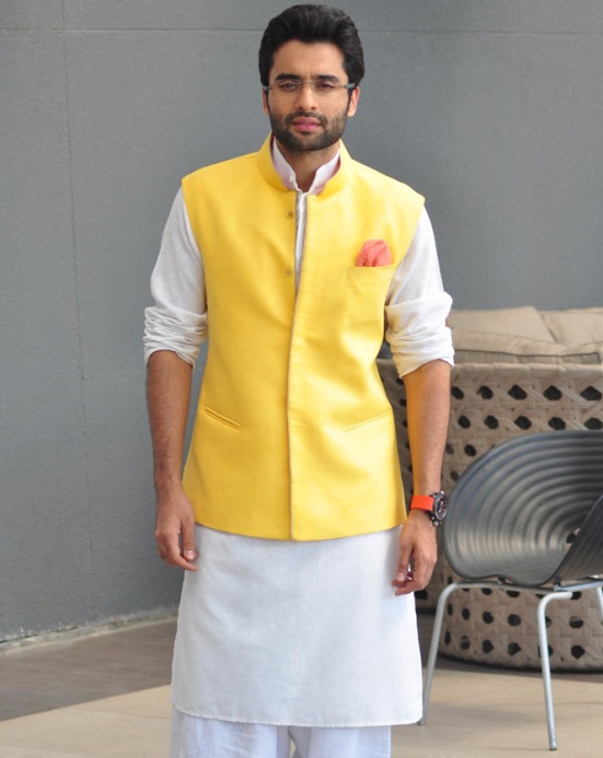Jackky Bhagnani in Designer Men’s Suit Collection with Different Colour for Political Look in 2014 Movie Youngistaan