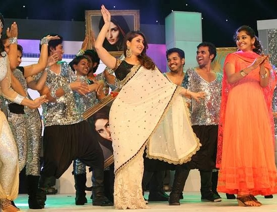 Kareena Kapoor in White Saree at Asia Vision Radio Awards Dubai 