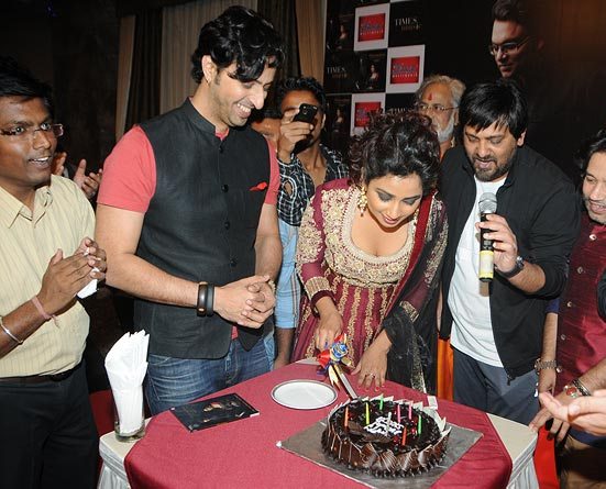 Shreya Ghoshal Deep Cleavage Pics during Celebration of Her Birth Day Party 2014