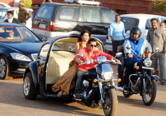 Salman Khan and Jacqueline Fernandez During Shooting of Kick Movie in New Delhi 