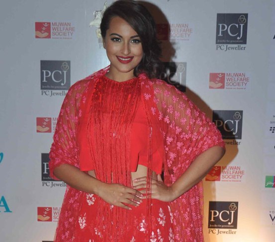 Sonakshi Sinha in Red Lehenga Dress at 5th Annual Mijwan Fashion Show