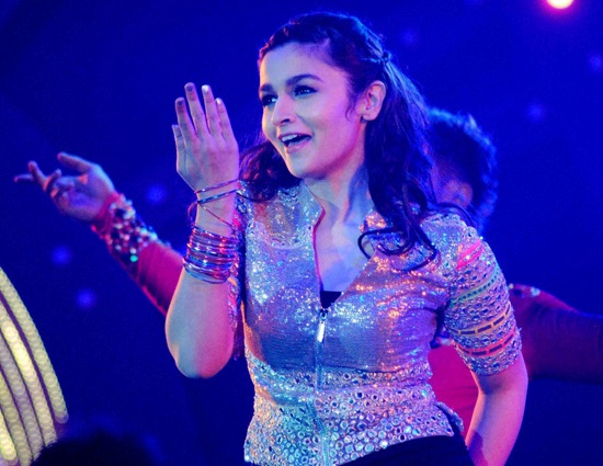 Alia Bhatt at Saifai Mahotsav 2014 Hot Pictures in Dancing Pose