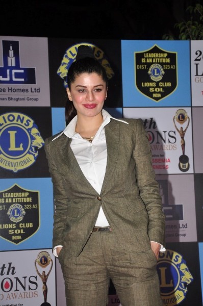 Kainaat Arora in 20th Lions Gold Awards 2014 Images