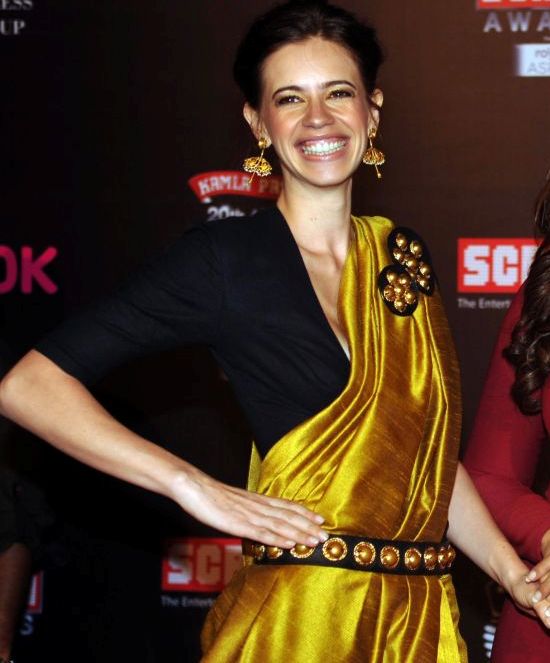 Kalki Koechlin in Saree – Hot Pics in Black Blouse Golden Saree at Life OK Screen Awards 2014