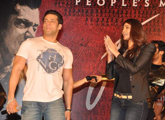 Salman Khan and Daisy Shah in Mumbai Promoting JAI HO Movie at Inorbit Mall Malad