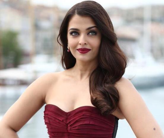 Aishwarya Rai in Maroon Strapless Gown at Cannes Film Festival 2015 Day 7 Red Carpet Photos