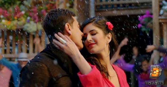Katrina Kaif Aamir Khan Lip Lock Kiss in Dhoom 3 Movie – Hot Pics of Kissing Scenes