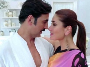 Kareena Kapoor in Pink Saree Black Blouse in TERI MERI KAHAANI Song of Hindi Movie GABBAR IS BACK 2015