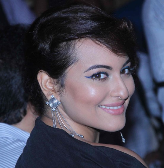 Sonakshi Sinha in Black Gown at IIFA Weekend and Awards 2015 Announcement