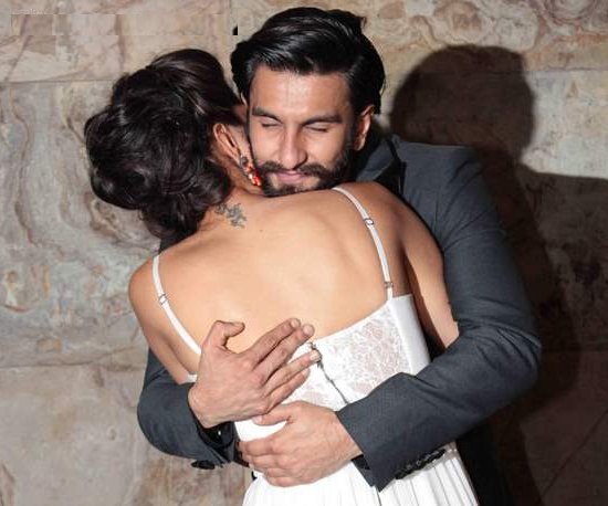 Deepika Padukone Ranveer Singh Hug at Ramleela Screening In Mumbai Hot Photos