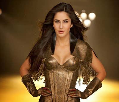 Katrina Kaif Deep Cleavage Pics from Hot Outfits in DHOOM 3 Song Dhoom Machale