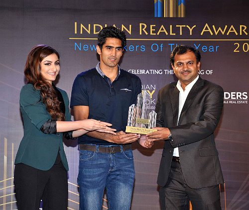Soha Ali Khan in Formal Outfits at Real Estate Award – Indian Realty Awards 2013