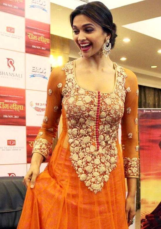 Cute Smiling Photos Of Deepika Padukone in Promotional Event Of Ram Leela