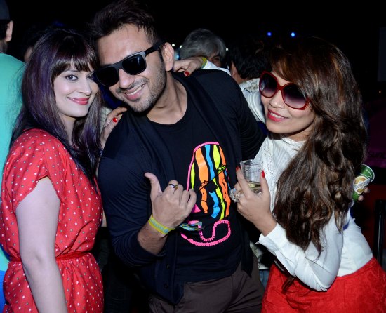 Yash Birla – Talat Aziz – Candy Brar – Aarti Chhabria – Tina Dutta and Ali Merchant At Sunburn DJ Party 2013 in Mumbai