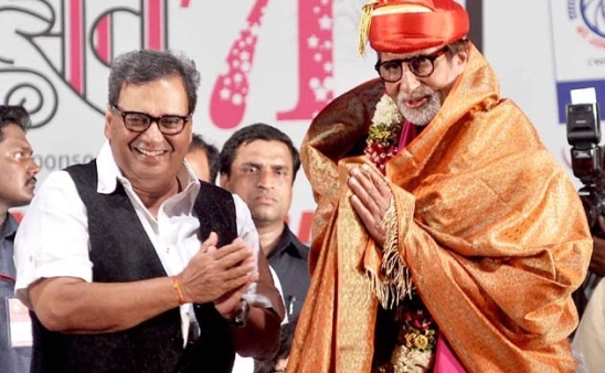 Amitabh Bachchan Receives Hridaynath Mangeshkar Award 2013 Pics photos