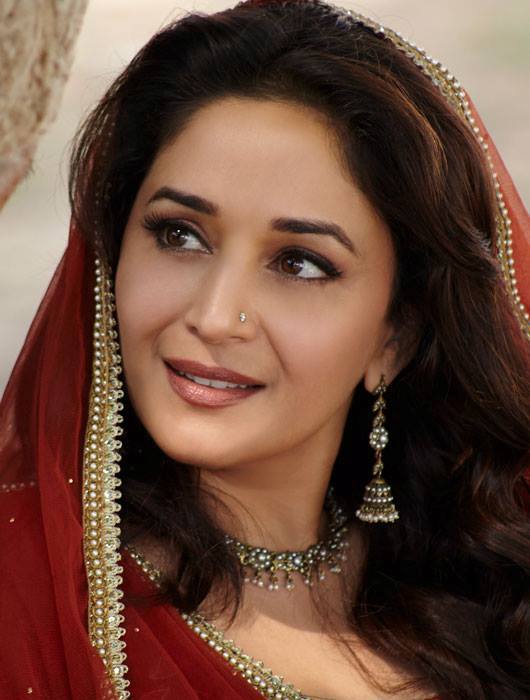 Madhuri Dixit First Look in Dedh Ishqiya Movie plays the role of Begum Para