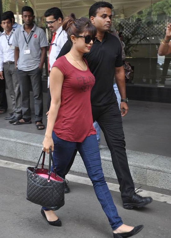 Priyanka Chopra Body Shape Exposed in at Airport