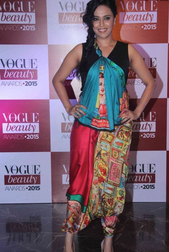 Swara Bhaskar in Printed Dhoti with Sleeveless Top at Vogue Beauty Awards 2015